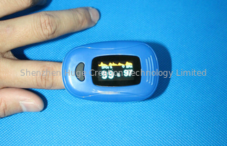 China De blauwe Handbediende Minigrootte van Oximeter van de Vingertopimpuls voor het Gebruik van het Zuigelingshuis leverancier